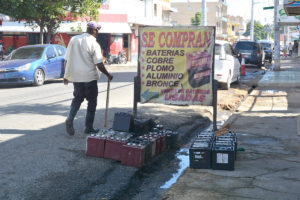 Aumenta el robo de baterías y los negocios que la compran en SDE