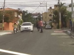   Jóvenes improvisan peajes en sus barrios en víspera Año Nuevo