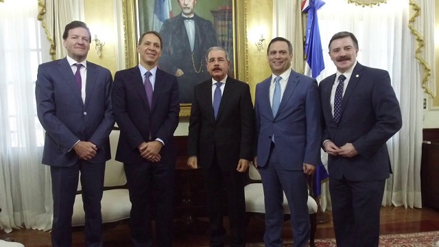 América Móvil mérica Móvil invertirá US$1.000 millones en la R. Dominicana.