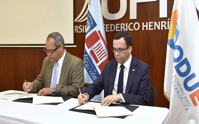 Acuerdo entre Educación y CODUE Andrés Navarro busca que colegios evangélicos pasen al sector público