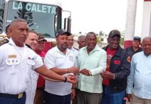 Alcalde la Caleta entrega otro camión al Cuerpo de Bomberos La Caleta